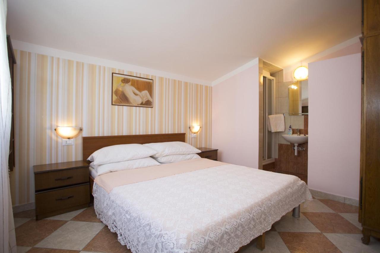 Apartments By The Sea Mavarstica, Ciovo - 12696 Trogir Luaran gambar